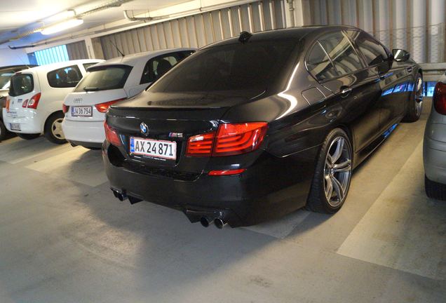 BMW M5 F10 2011