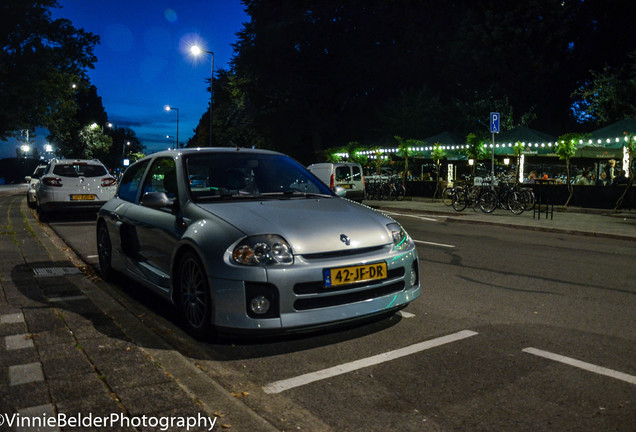 Renault Clio V6