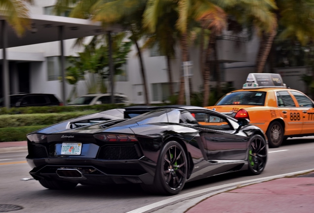 Lamborghini Aventador LP700-4 Roadster