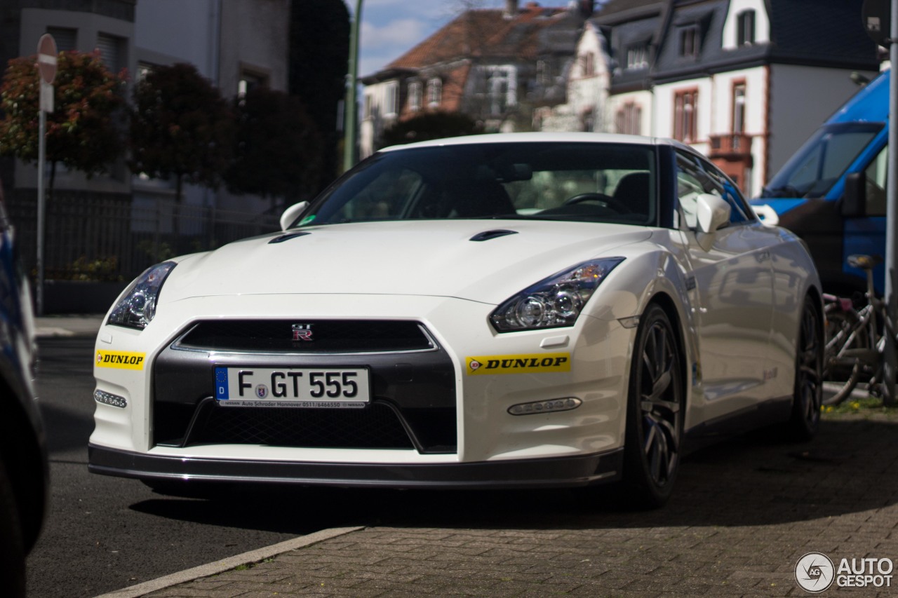 Nissan GT-R 2011