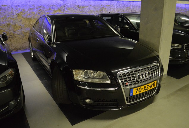 Audi S8 D3