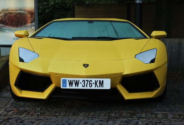 Lamborghini Aventador LP700-4