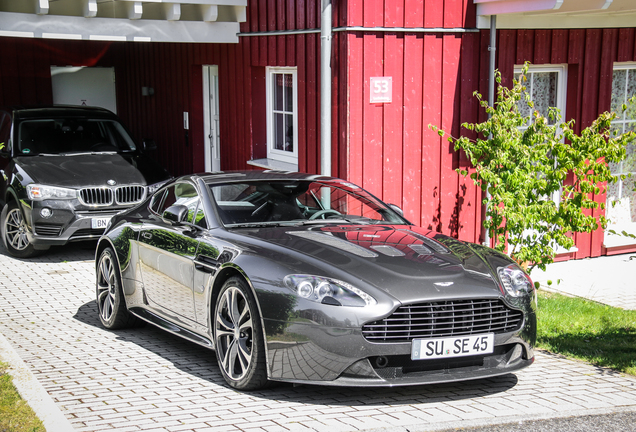 Aston Martin V12 Vantage