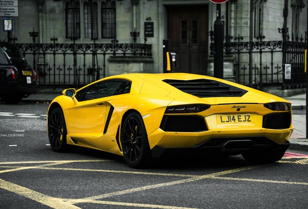 Lamborghini Aventador LP700-4