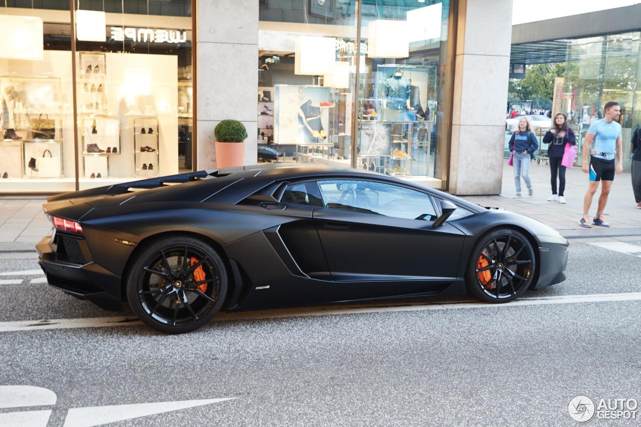 Lamborghini Aventador LP700-4