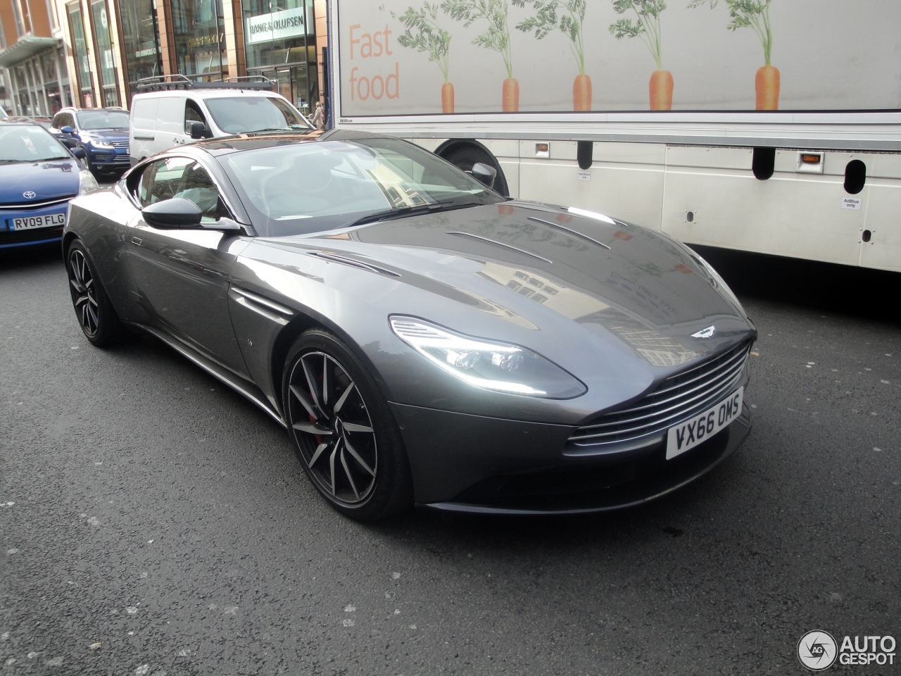 Aston Martin DB11