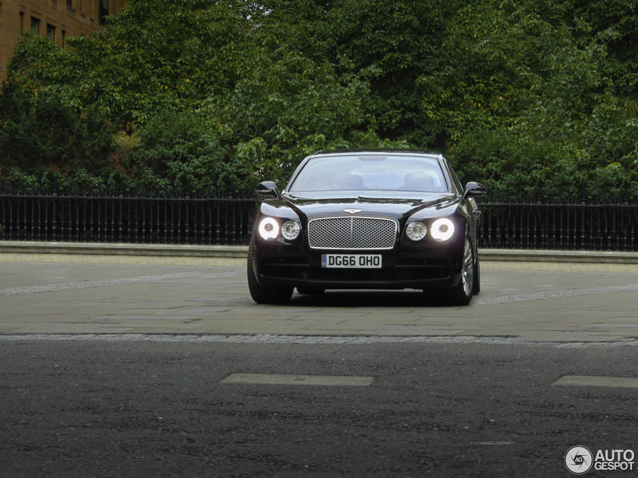 Bentley Flying Spur V8