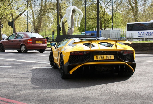 Lamborghini Aventador LP750-4 SuperVeloce Roadster