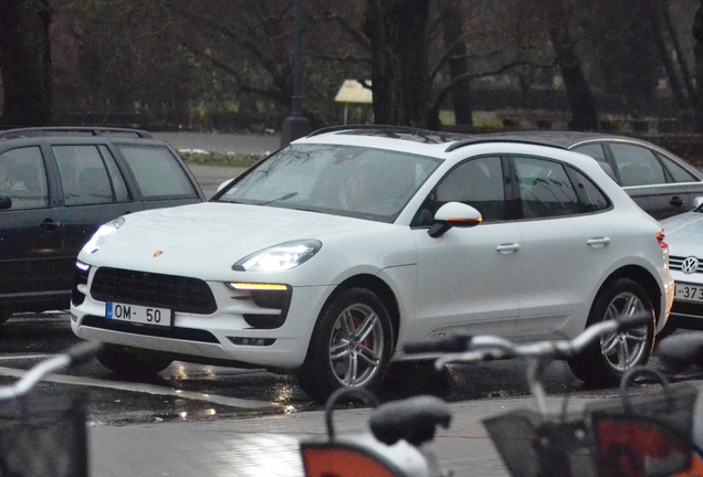 Porsche 95B Macan GTS