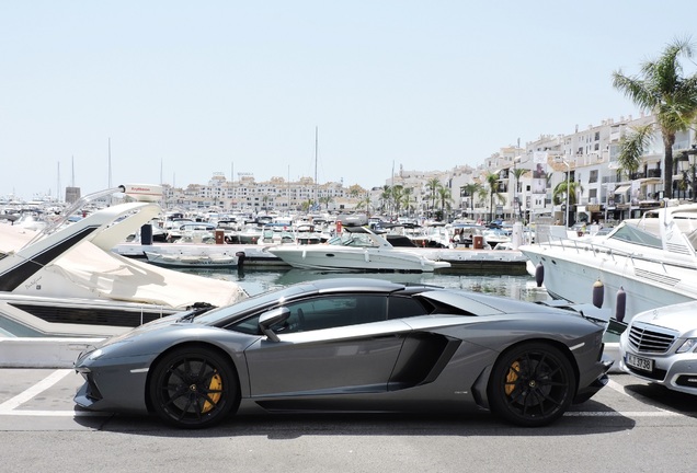 Lamborghini Aventador LP700-4 Roadster