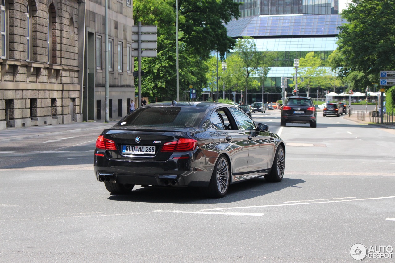 BMW M5 F10 2011