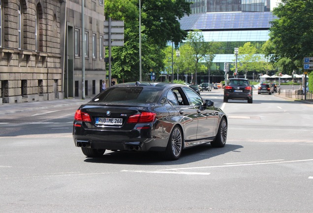 BMW M5 F10 2011