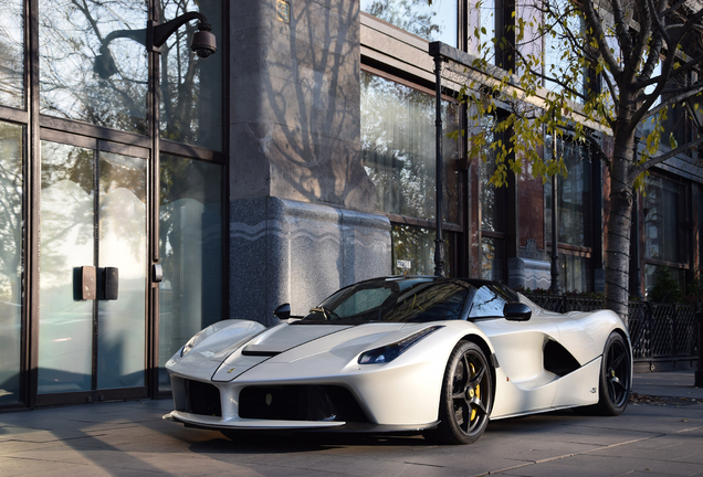 Ferrari LaFerrari Aperta