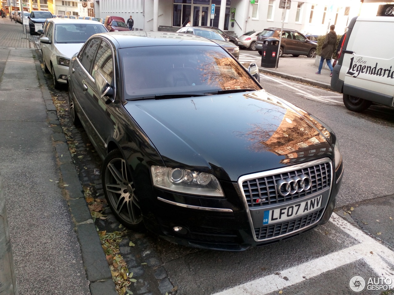 Audi S8 D3