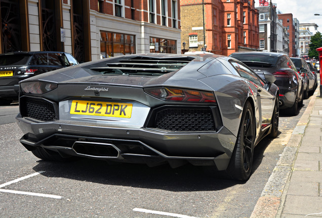 Lamborghini Aventador LP700-4