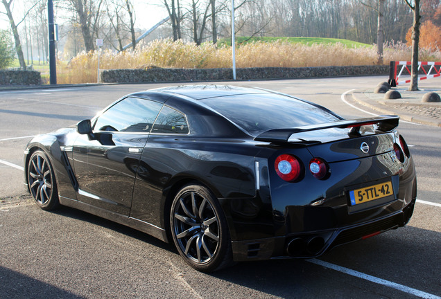 Nissan GT-R 2011