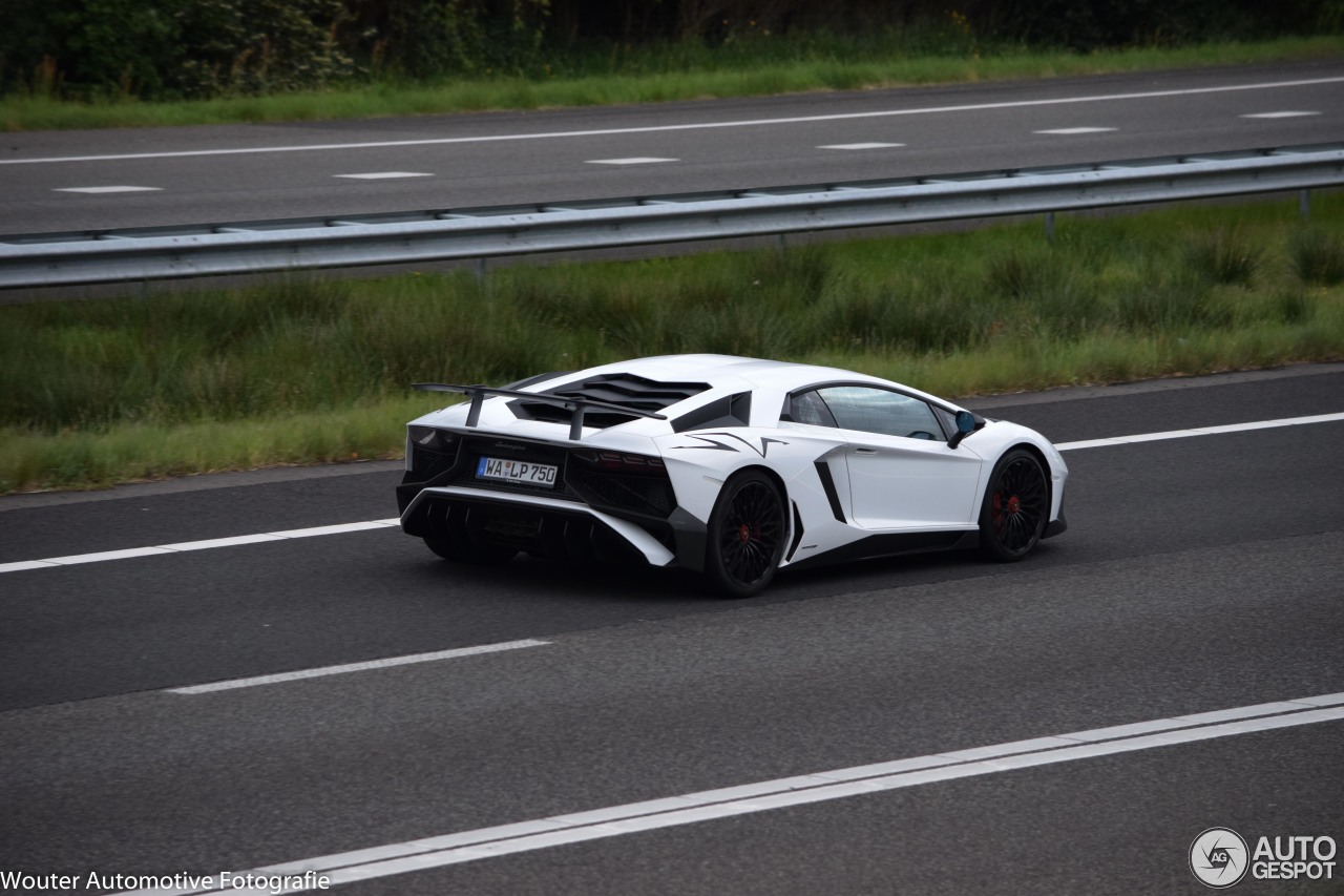 Lamborghini Aventador LP750-4 SuperVeloce