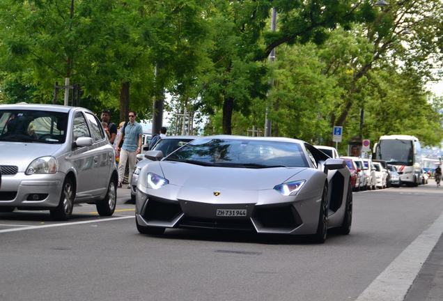 Lamborghini Aventador LP700-4