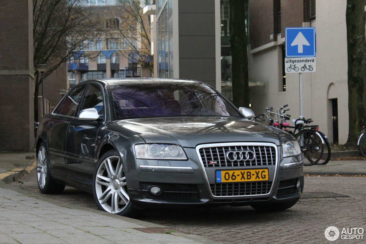 Audi S8 D3