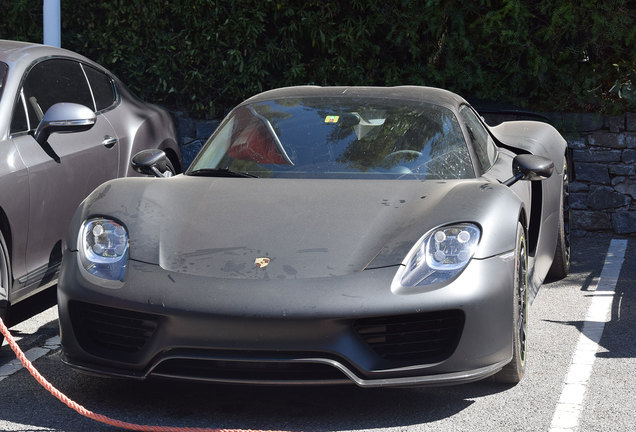 Porsche 918 Spyder Weissach Package