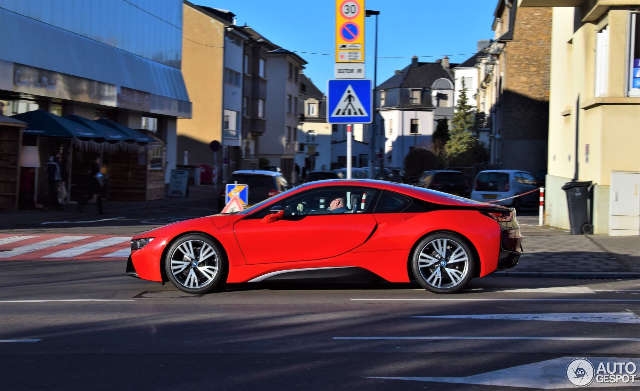 BMW i8 Protonic Red Edition