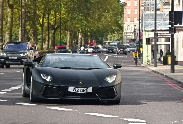 Lamborghini Aventador LP700-4 Roadster