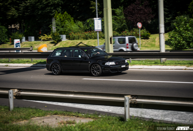 Audi RS4 Avant B5