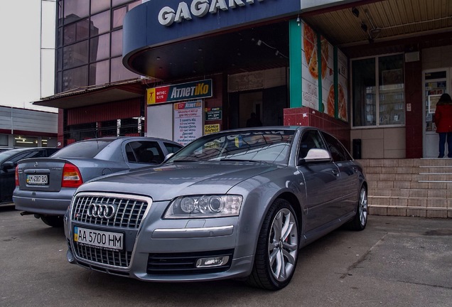 Audi S8 D3