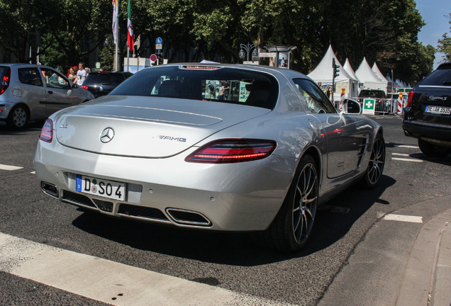 Mercedes-Benz SLS AMG