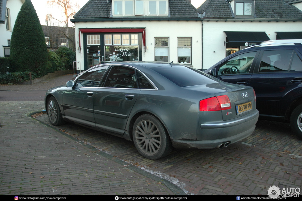 Audi S8 D3