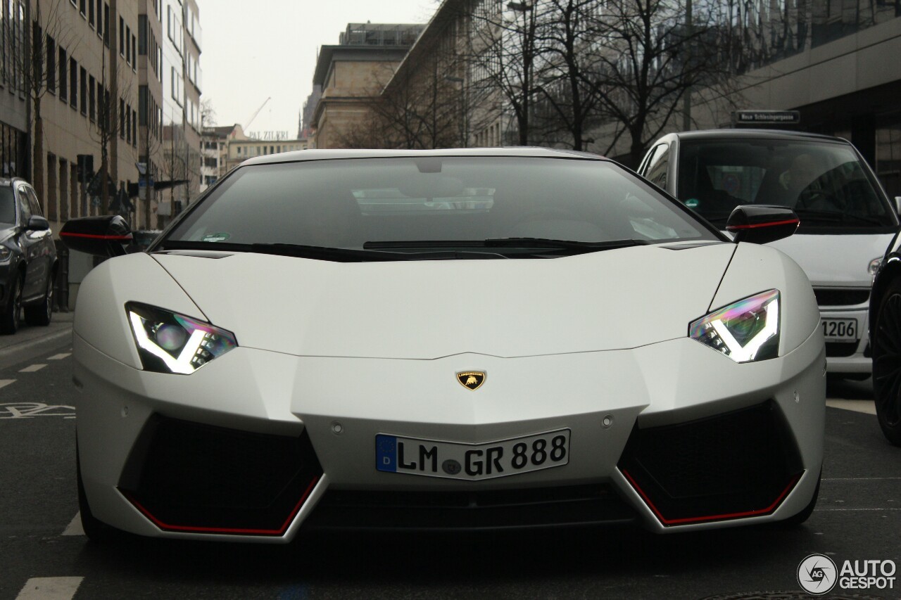 Lamborghini Aventador LP700-4 Pirelli Edition