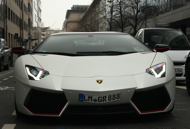 Lamborghini Aventador LP700-4 Pirelli Edition