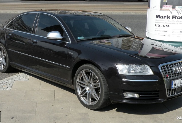 Audi S8 D3