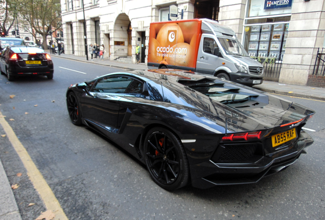 Lamborghini Aventador LP700-4