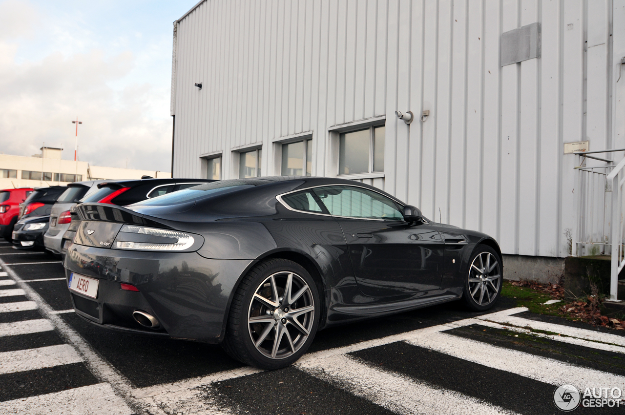 Aston Martin V8 Vantage 2012