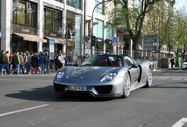 Porsche 918 Spyder Weissach Package