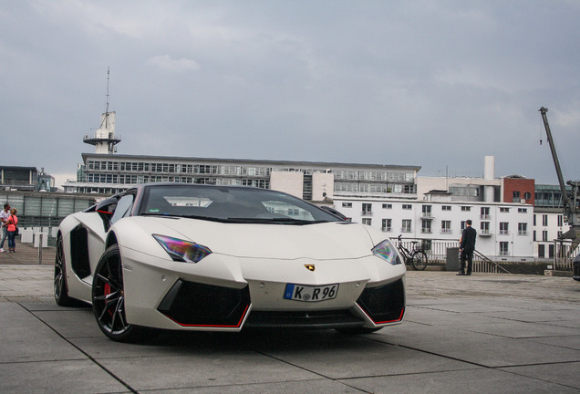 Lamborghini Aventador LP700-4 Roadster Pirelli Edition