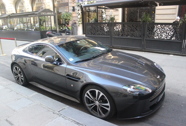 Aston Martin V12 Vantage