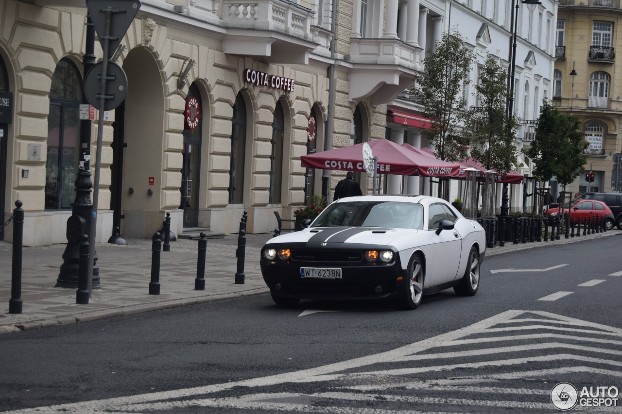 Dodge Challenger SRT-8