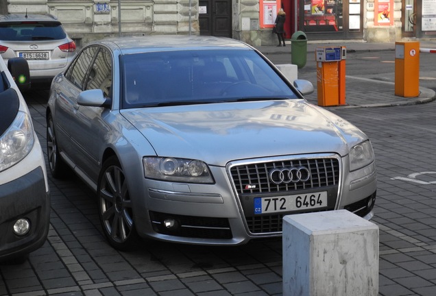 Audi S8 D3