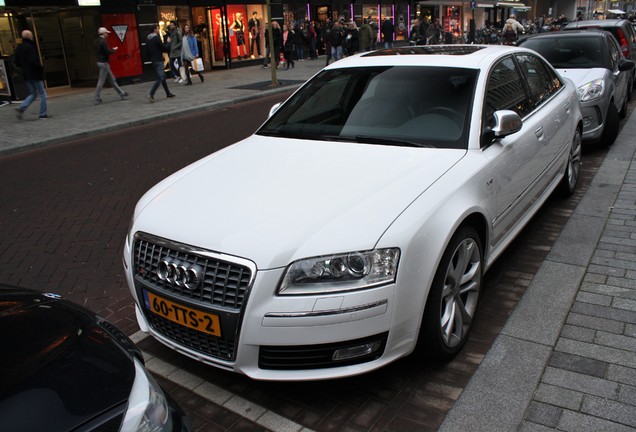 Audi S8 D3