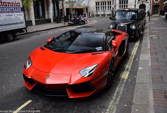 Lamborghini Aventador LP700-4 Roadster