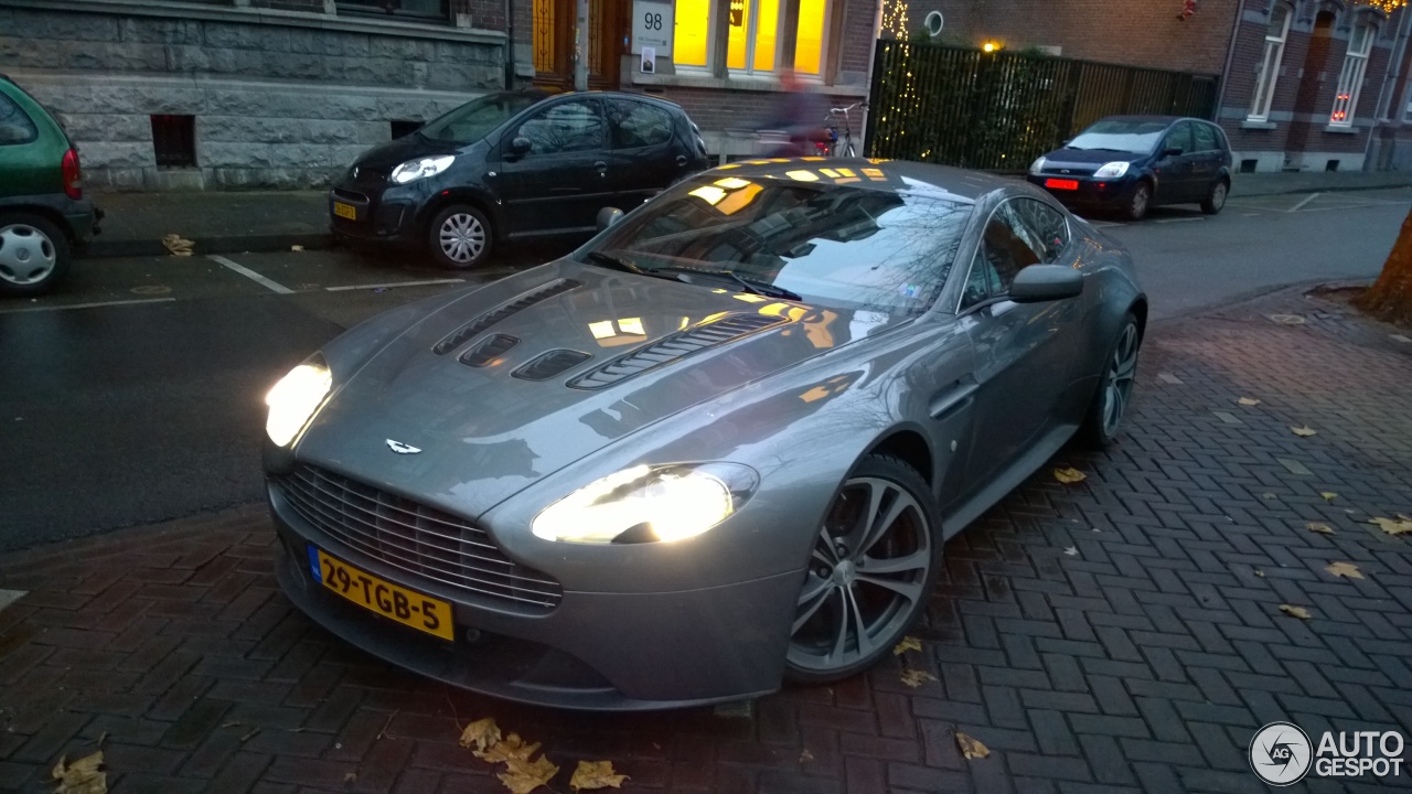 Aston Martin V12 Vantage