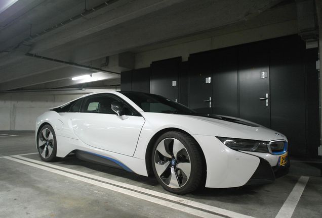 BMW i8