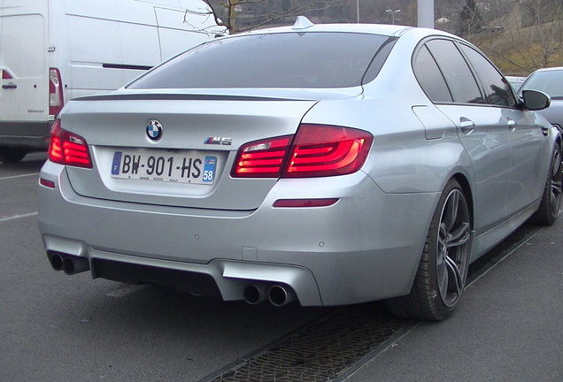 BMW M5 F10 2011