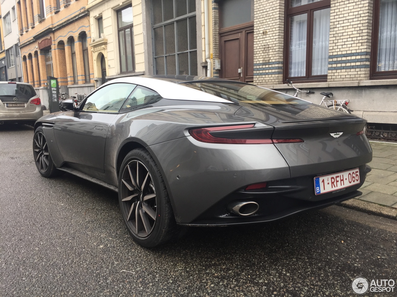 Aston Martin DB11