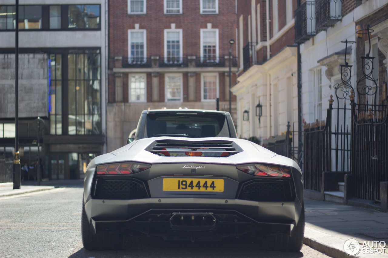 Lamborghini Aventador LP700-4