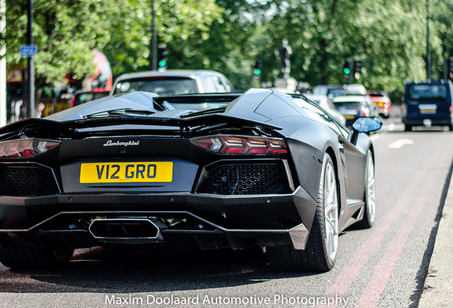 Lamborghini Aventador LP700-4 Roadster