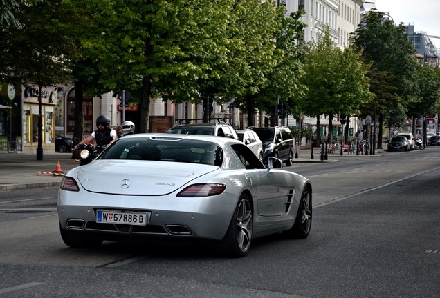 Mercedes-Benz SLS AMG