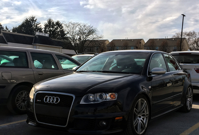 Audi RS4 Sedan